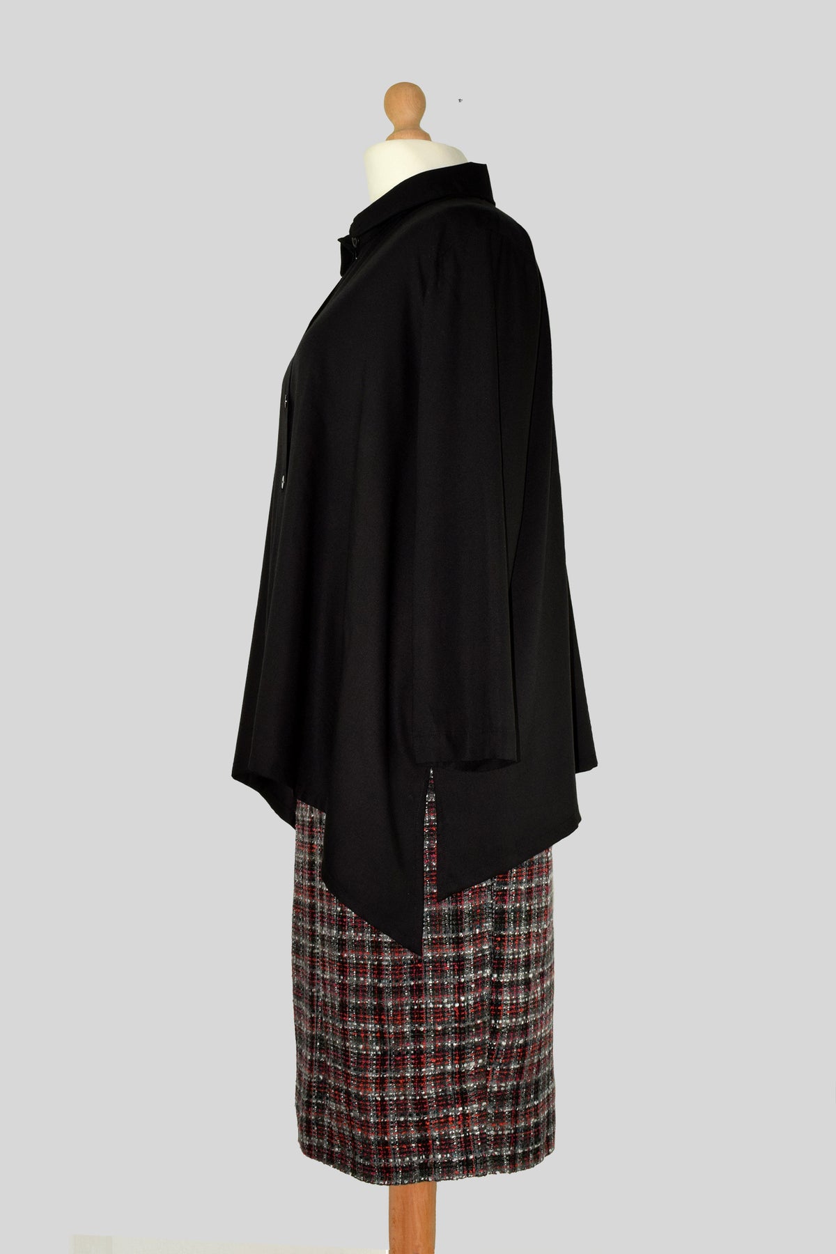 Black shirt and skirt pictures from the left side